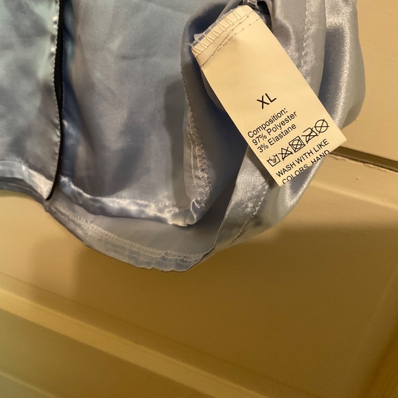 NWOT Contrast Piping Satin PJ Set / Pajama Set - Picture 3 of 5